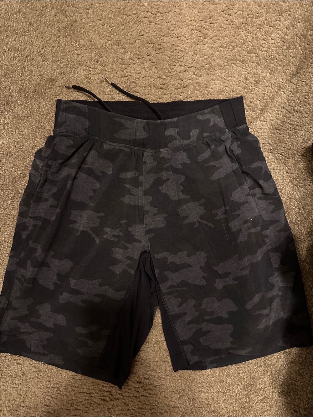 lululemon athletica Men's Dark Gray/Black Camo Training Shorts